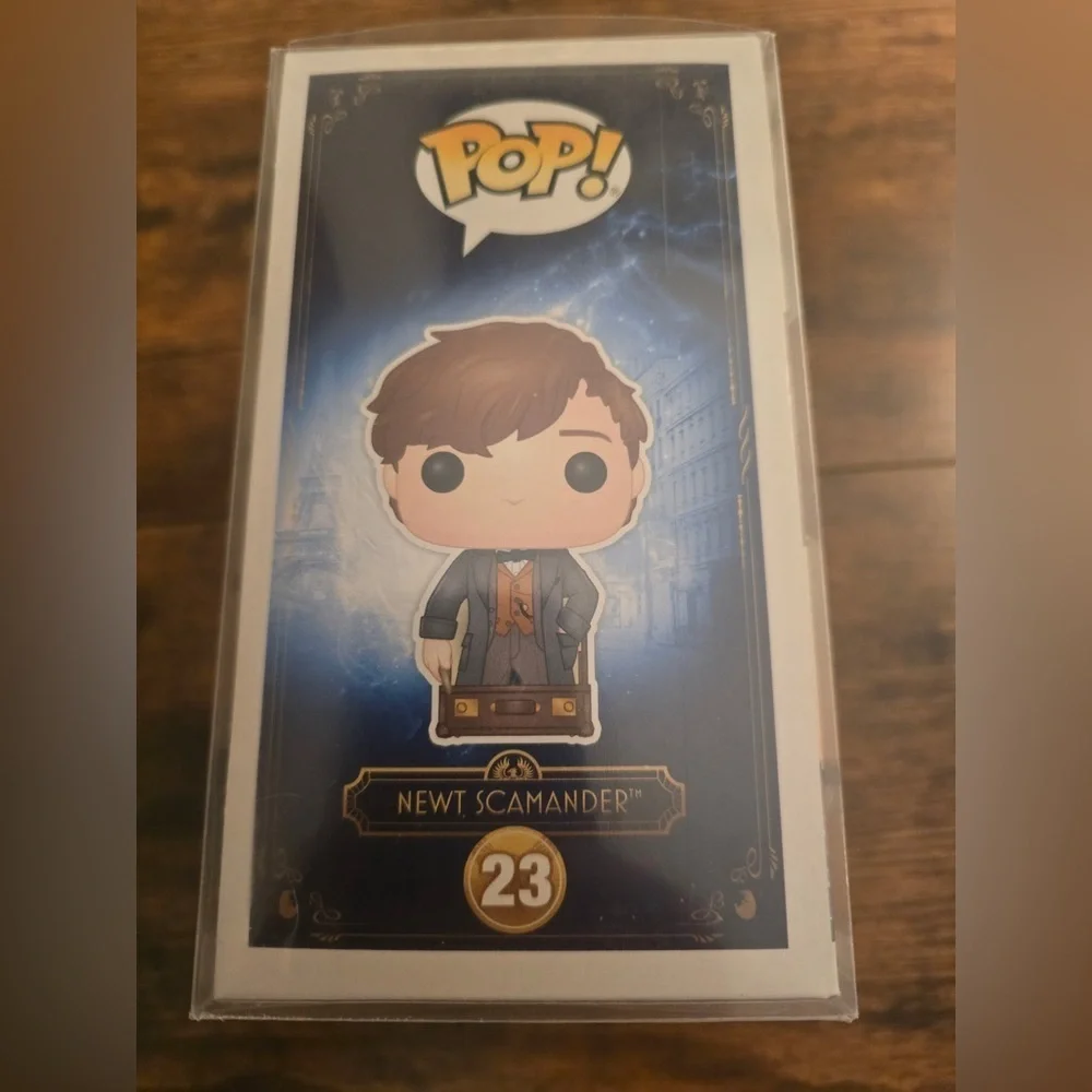 Funko Pop Fantastic Beasts Newt Scamander #23 Exclusive NEW In Protector - Picture 3 of 4